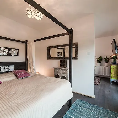 River Haven Apartment *